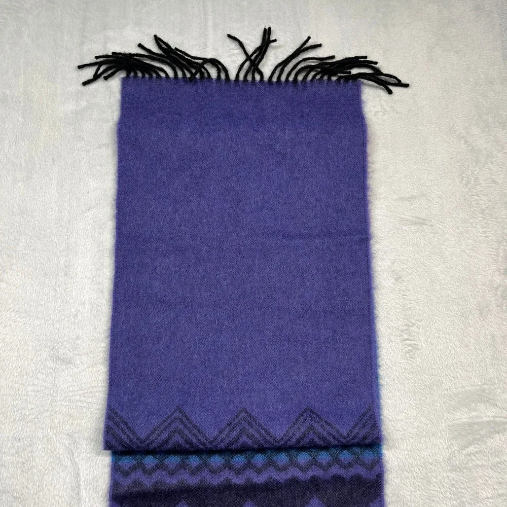 Kuna scarf crafted